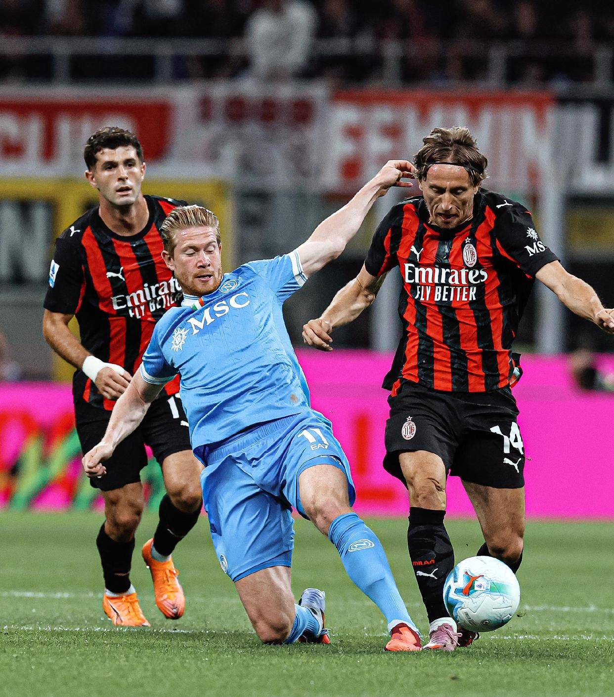 开云-今晨意大利杯焦点战，里昂临场应变，话题不断，细节决定成败(英超联赛焦点战精析)